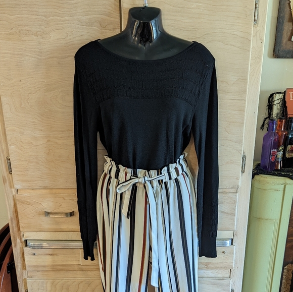 Liz Claiborne 90's Scoop neck top - Picture 2 of 6